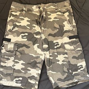 Beverly Hills Polo Club Mens Sz 30 Shorts